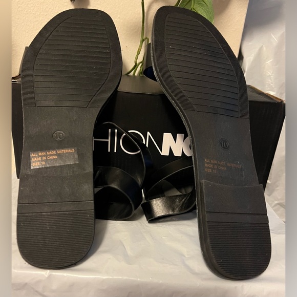 🆕 NEW FASHION NOVA BLACK SANDALS (10) - Picture 4 of 5